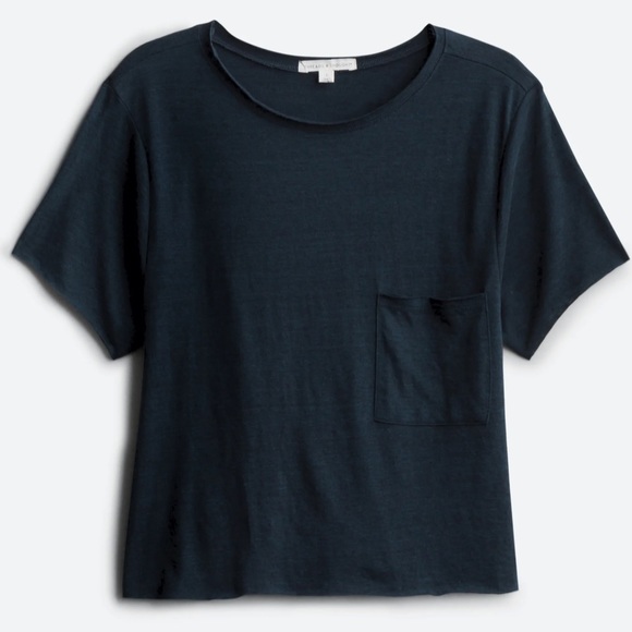 Super cute top 🌸bundle with other items and save!! - Picture 4 of 4